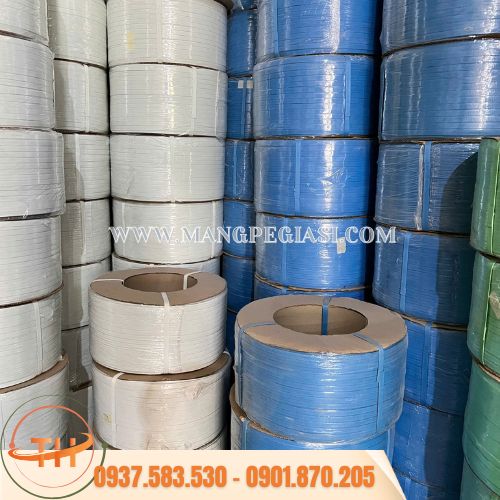 Cuộn dây đai PP màu xanh dương và trắng Cuộn dây đai PP màu xanh dương và trắng