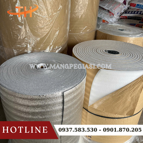 Cuộn mút xốp tráng bạc có keo dán giá sỉ Cuộn mút xốp tráng bạc có keo dán giá sỉ