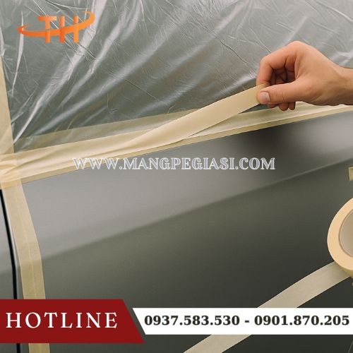 Dán màng che phủ trong quá trình sơn ô tô Dán màng che phủ trong quá trình sơn ô tô