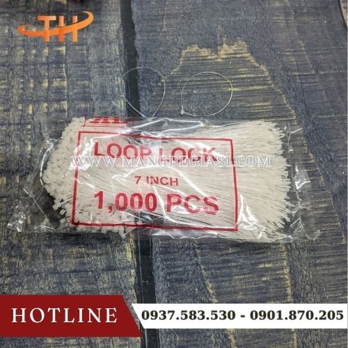 Ti xỏ trắng treo nhãn mác thông tin lên sản phẩm Ti xỏ trắng treo nhãn mác thông tin lên sản phẩm