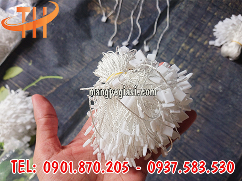 Dây dù treo nhãn mác màu trắng