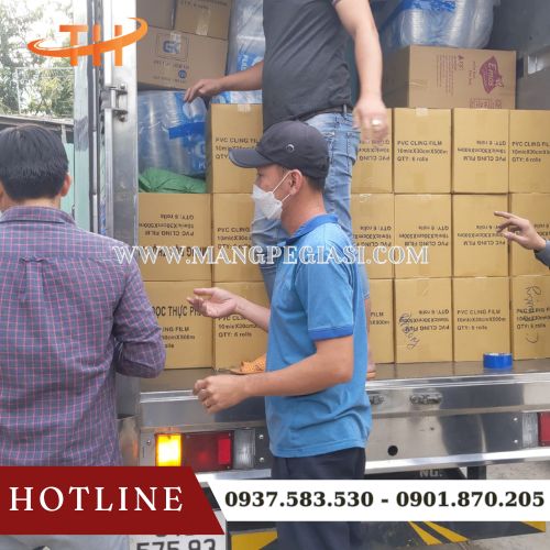 Giao 40 thùng màng bọc thực phẩm cho nhà hàng hải sản Giao 40 thùng màng bọc thực phẩm cho nhà hàng hải sản