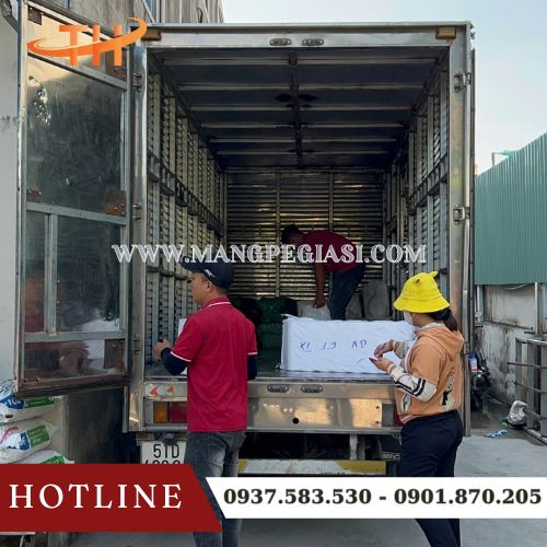 Giao hàng băng keo cho khách mỗi sáng tại Thu Hồng Giao hàng băng keo cho khách mỗi sáng tại Thu Hồng