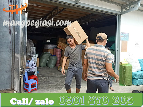 Thu Hồng giao màng PE quấn hàng cho khách sỉ