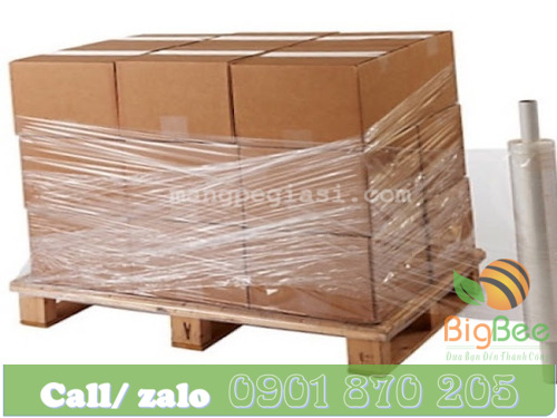 Màng PE quấn các thùng carton để cố định kiện hàng