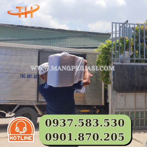 Hoạt động giao băng keo 2 mặt tại xưởng Thu Hồng Hoạt động giao băng keo 2 mặt tại xưởng Thu Hồng