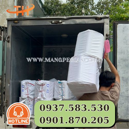 Hoạt động giao băng keo cho khách tại Thu Hồng Hoạt động giao băng keo cho khách tại Thu Hồng