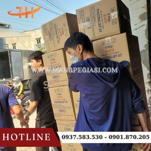 Hoạt động giao giấy nến tận nơi cho khách sỉ Hoạt động giao giấy nến tận nơi cho khách sỉ