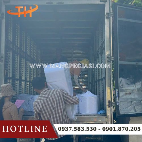 Hoạt động giao hàng băng keo cho khách Hoạt động giao hàng băng keo cho khách