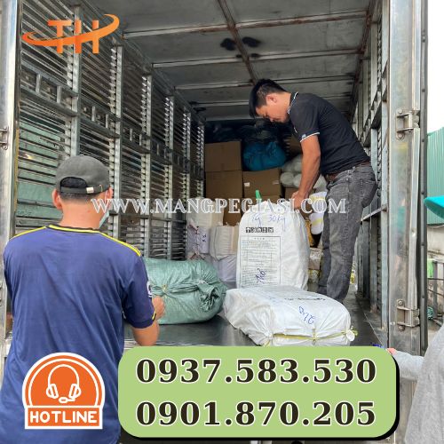 Hoạt động giao hàng băng keo tại kho Thu Hồng Hoạt động giao hàng băng keo tại kho Thu Hồng