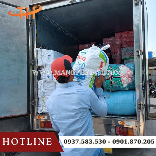 Hoạt động giao hàng cho khách diễn ra mỗi ngày tại Thu Hồng Hoạt động giao hàng cho khách diễn ra mỗi ngày tại Thu Hồng