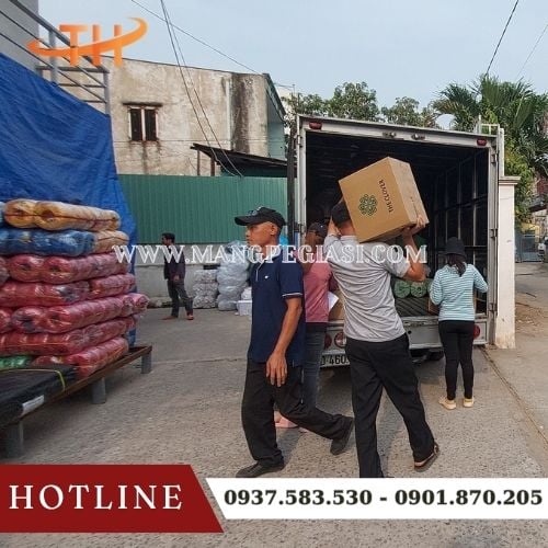 Hoạt động giao hàng diễn ra mỗi ngày tại Thu Hồng Hoạt động giao hàng diễn ra mỗi ngày tại Thu Hồng