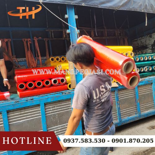 Hoạt động giao màng PE tại kho sỉ Thu Hồng Hoạt động giao màng PE tại kho sỉ Thu Hồng