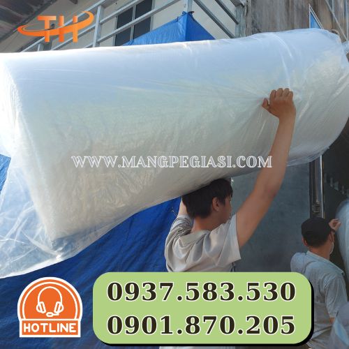 Hoạt động giao mút xốp cho khách tại kho sỉ Thu Hồng Hoạt động giao mút xốp cho khách tại kho sỉ Thu Hồng