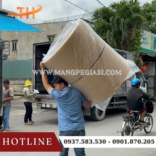 Hoạt động giao sỉ 10 cuộn xốp tráng bạc 1 mặt keo tại kho sỉ Thu Hồng Hoạt động giao sỉ 10 cuộn xốp tráng bạc 1 mặt keo tại kho sỉ Thu Hồng