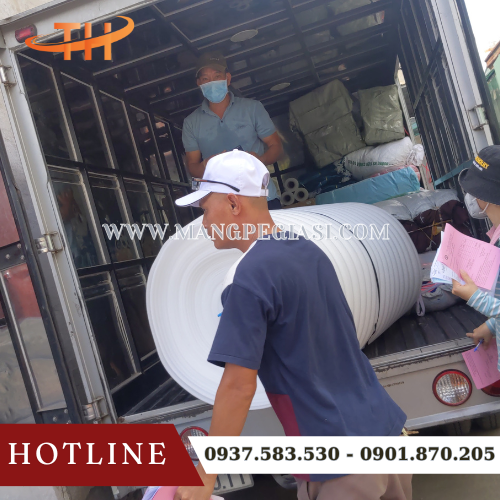 Hoạt động giao sỉ 5 cuộn xốp PE Foam cho khách tại Thu Hồng Hoạt động giao sỉ 5 cuộn xốp PE Foam cho khách tại Thu Hồng