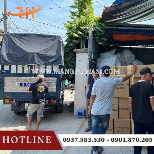 Hoạt động giao sỉ màng bọc thực phẩm số lượng lớn giá rẻ tại kho Thu Hồng Hoạt động giao sỉ màng bọc thực phẩm số lượng lớn giá rẻ tại kho Thu Hồng