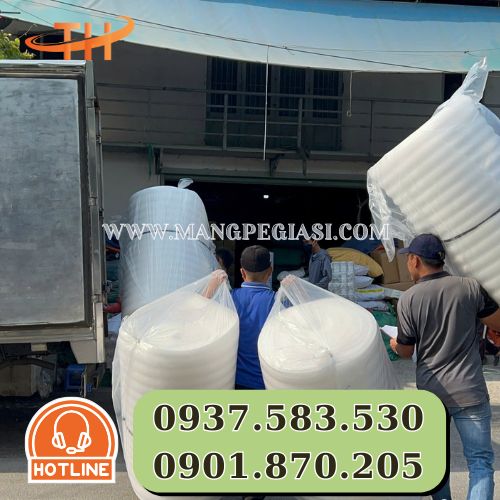 Hoạt động giao xốp foam PE đến khách hàng Hoạt động giao xốp foam PE đến khách hàng