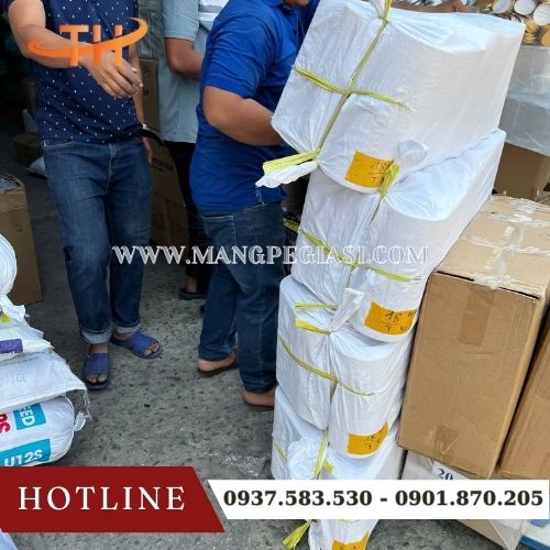 Hoạt động lên hàng băng keo giao tận nơi giá sỉ cho khách Hoạt động lên hàng băng keo giao tận nơi giá sỉ cho khách