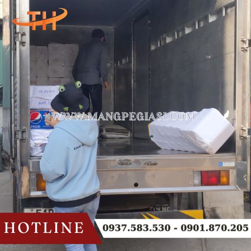 Hoạt động lên hàng giao băng keo tận nơi cho khách tại Thu Hồng Hoạt động lên hàng giao băng keo tận nơi cho khách tại Thu Hồng