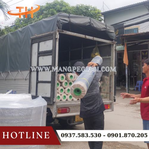 Hoạt động lên màng phủ nông nghiệp đi giao cho khách Hoạt động lên màng phủ nông nghiệp đi giao cho khách