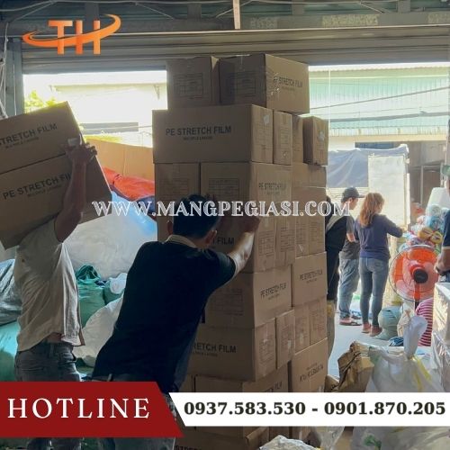 Hoạt động soạn hàng giao sỉ màng PE tận nơi cho khách Hoạt động soạn hàng giao sỉ màng PE tận nơi cho khách