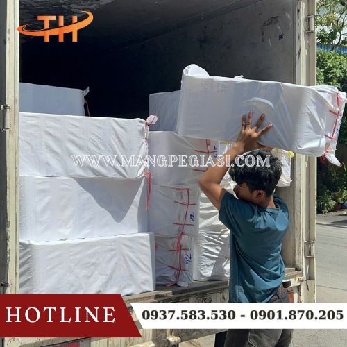 Lên đơn băng keo giao cho khách mỗi ngày tại kho sỉ Thu Hồng Lên đơn băng keo giao cho khách mỗi ngày tại kho sỉ Thu Hồng