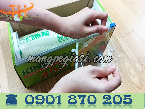 Màng bọc trong suốt, dai, khó rách khi kéo giãn