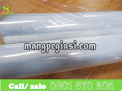 Cuộn màng pe trong suốt trọng lượng 3kg6 * lõi 300gr
