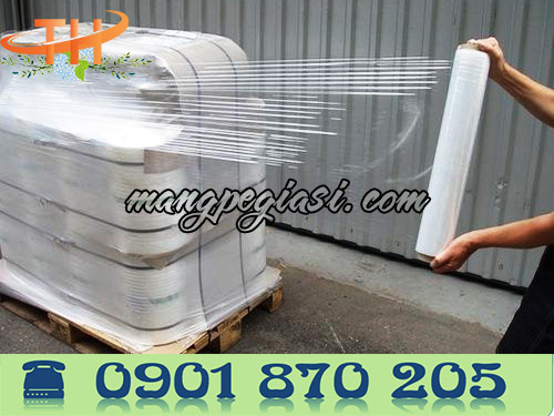 Quấn pallet bằng màng pe quấn tay