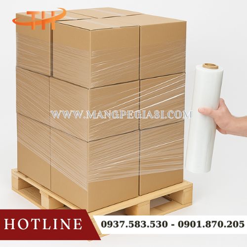 Màng PE cố định kiện hàng chắc chắn trên pallet Màng PE cố định kiện hàng chắc chắn trên pallet