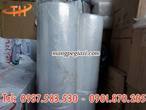 màng pe có độ co giãn tốt, màu trắng trong suốt