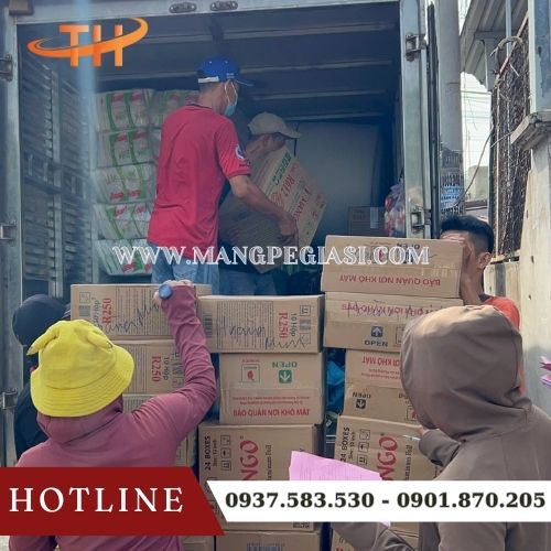 Mỗi sáng Thu Hồng luôn tất bật giao sỉ cho khách Mỗi sáng Thu Hồng luôn tất bật giao sỉ cho khách