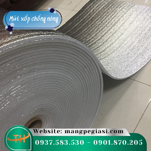 Cuộn xốp chống nóng có keo