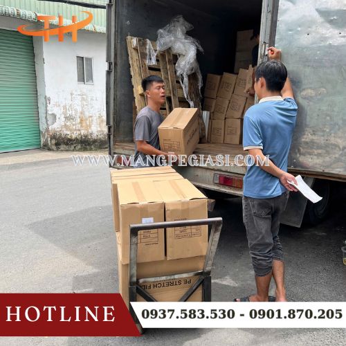 Thu Hồng giao sỉ 50 thùng màng PE tận nơi cho khách Thu Hồng giao sỉ 50 thùng màng PE tận nơi cho khách