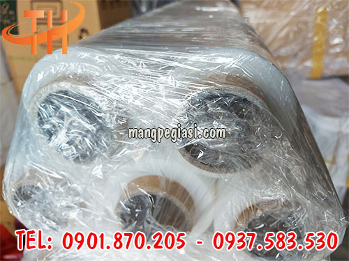 Màng pe có màu trắng trong suốt