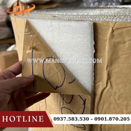 Xốp cách nhiệt tráng bạc 1 mặt keo siêu bám dính Xốp cách nhiệt tráng bạc 1 mặt keo siêu bám dính