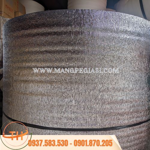 Xốp cách nhiệt tráng bạc dùng lót trần nhà Xốp cách nhiệt tráng bạc dùng lót trần nhà