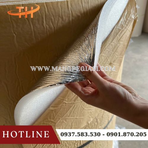 Xốp PE OPP tráng bạc một mặt có keo dán Xốp PE OPP tráng bạc một mặt có keo dán