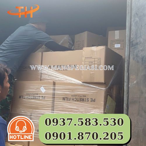 Xuất kho 100 thùng màng PE cho khách đại lý Xuất kho 100 thùng màng PE cho khách đại lý