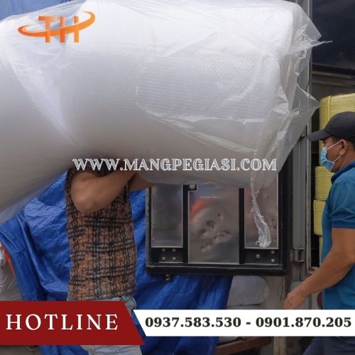 Xuất kho 20 cuộn xốp nổ giao tận nơi cho khách tại kho Thu Hồng Xuất kho 20 cuộn xốp nổ giao tận nơi cho khách tại kho Thu Hồng