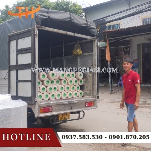 Xuất kho 35 cuộn màng phủ nông nghiệp cho đại lý Xuất kho 35 cuộn màng phủ nông nghiệp cho đại lý