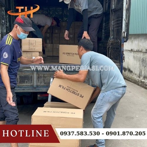 Xuất kho 400 cuộn màng PE cho khách đại lý Xuất kho 400 cuộn màng PE cho khách đại lý