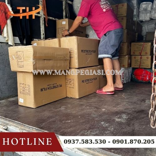 Xuất kho 50 thùng màng PE giao sỉ tận nơi cho khách Xuất kho 50 thùng màng PE giao sỉ tận nơi cho khách