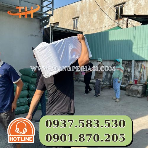 Xuất kho băng keo giao cho khách Xuất kho băng keo giao cho khách