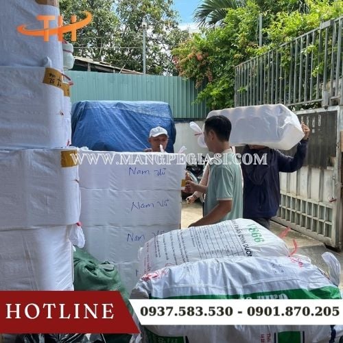 Xuất kho đi đơn băng keo trong cho khách tại Thu Hồng Xuất kho đi đơn băng keo trong cho khách tại Thu Hồng