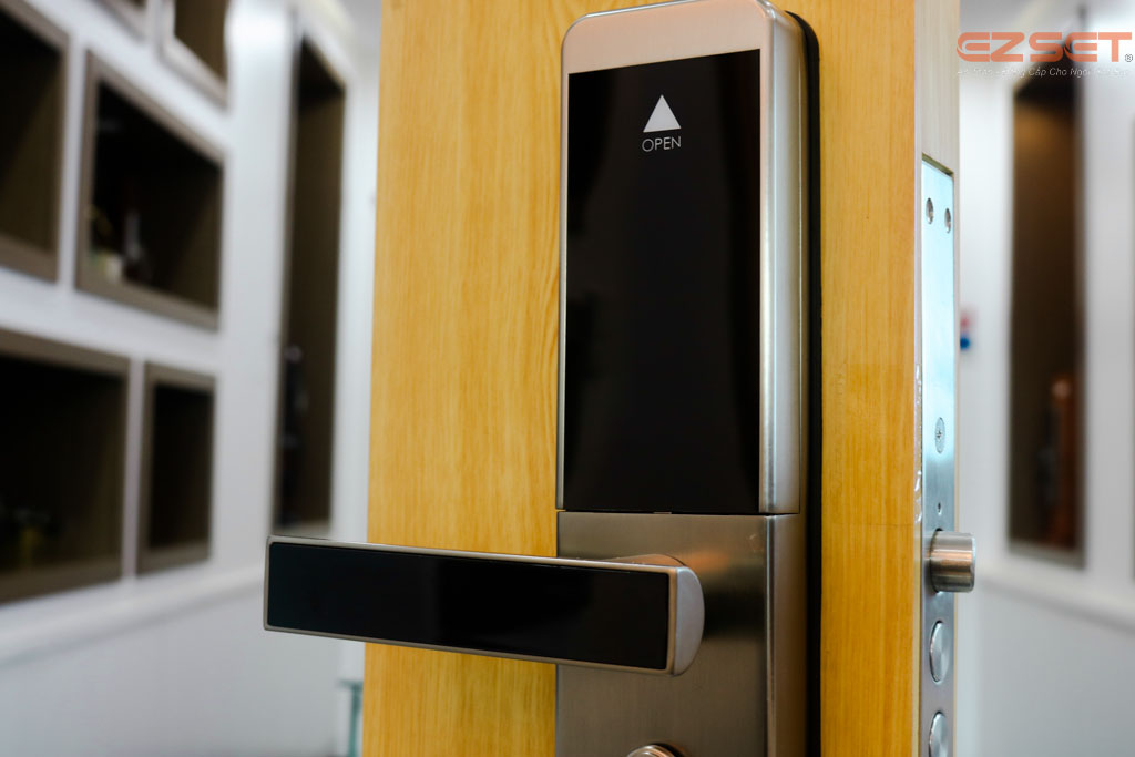 Khóa cửa vân tay cao cấp EZSET_PHE0S41-EU Khóa cửa vân tay cao cấp EZSET_PHE0S41-EU