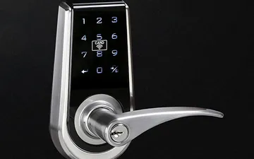 Khóa cửa điện tử an toàn tại HCM. Hỗ trợ lắp đặt khóa cửa tại nhà.