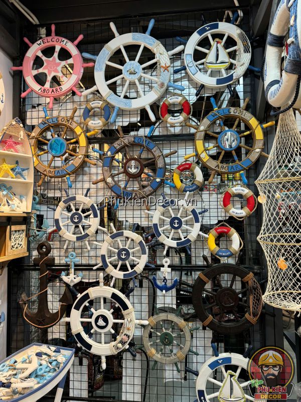 Bánh lái và mỏ neo đa dạng mẫu, giúp trang trí salon thẩm mỹ với phong cách cổ điển hoặc hiện đại tùy sở thích Bánh lái và mỏ neo đa dạng mẫu, giúp trang trí salon thẩm mỹ với phong cách cổ điển hoặc hiện đại tùy sở thích