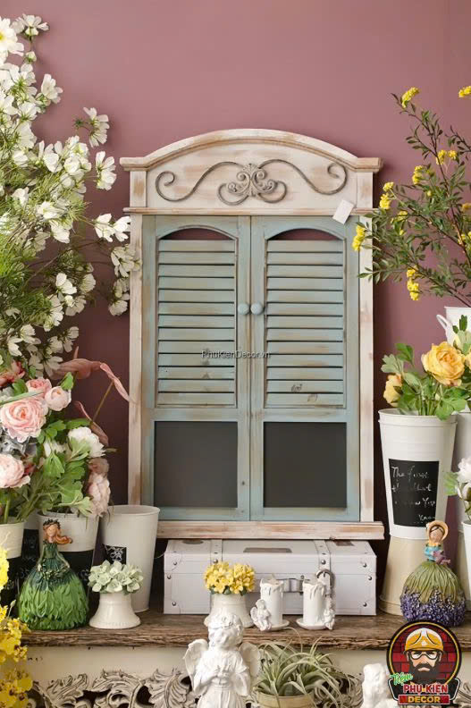 Cửa sổ gỗ kết hợp một số phụ kiện tạo nên góc chụp ảnh, check-in lung linh Cửa sổ gỗ kết hợp một số phụ kiện tạo nên góc chụp ảnh, check-in lung linh